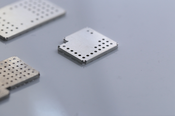 【洋白銅】屏蔽罩的原理、主要元件組成、材料組成、特點(diǎn)應(yīng)用